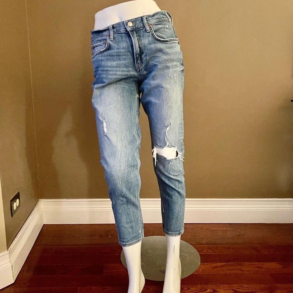 ZARA Distressed Cropped Jeans